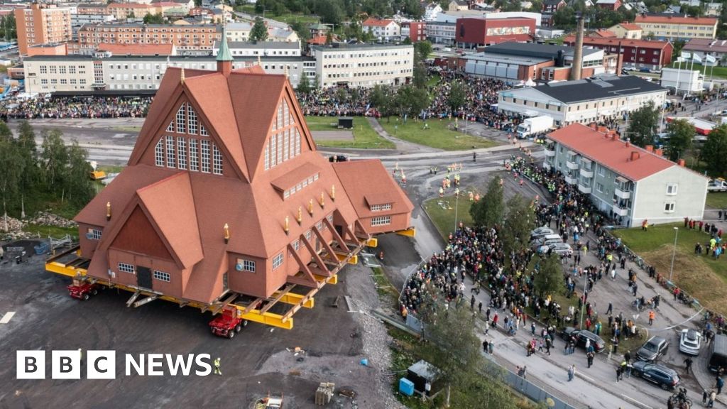 Aerial footage shows final leg of Swedish church's move to new home
