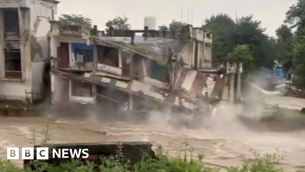 Heavy rainfall causes floods in northern India