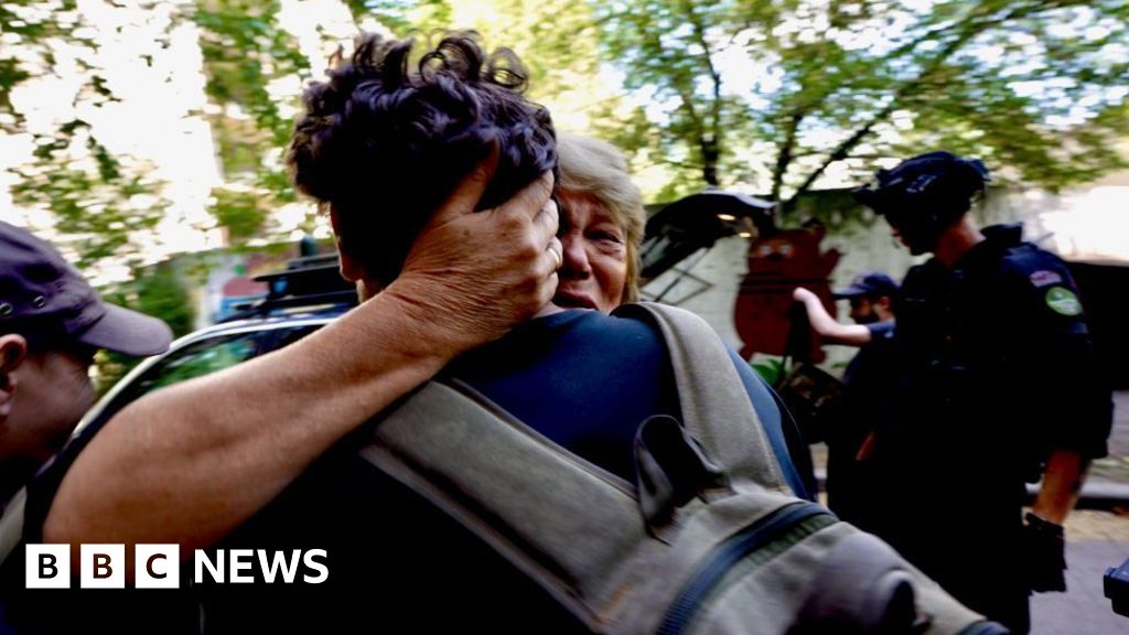 Inside Donetsk as residents flee attacks on Ukrainian region Putin wants to control