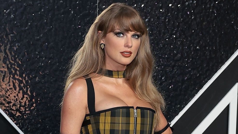 Kylie Kelce praises Taylor Swift's viral 'bad--' 'New Heights' clip