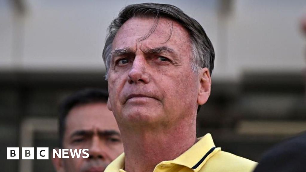 Police accuse Jair Bolsonaro and son of obstruction of justice