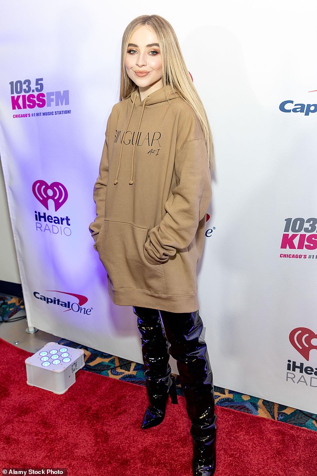 Sabrina Carpenter's very different look from the past goes viral