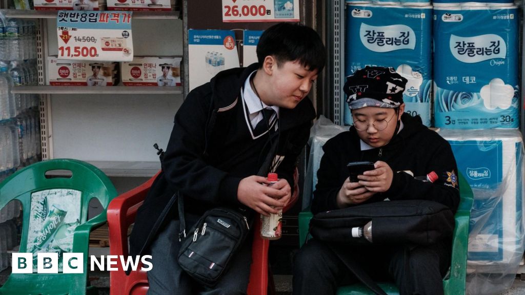 South Korea bans phones in school classrooms nationwide