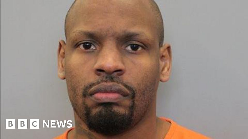 Texas police hunt convict 'mistakenly' freed from jail