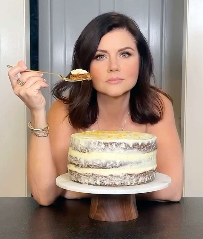 Tiffani Thiessen’s Viral Naked Carrot Cake Moment: The Cake’s As Hot As The Star!