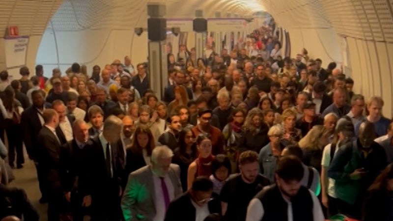 Commuting chaos during London tube strike goes viral - CNN