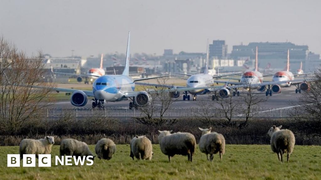 Gatwick airport second runway approved by transport secretary
