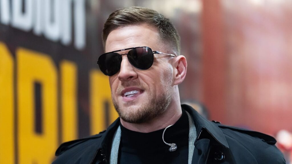 J.J. Watt's Outfit Goes Viral During Pittsburgh Steelers Game