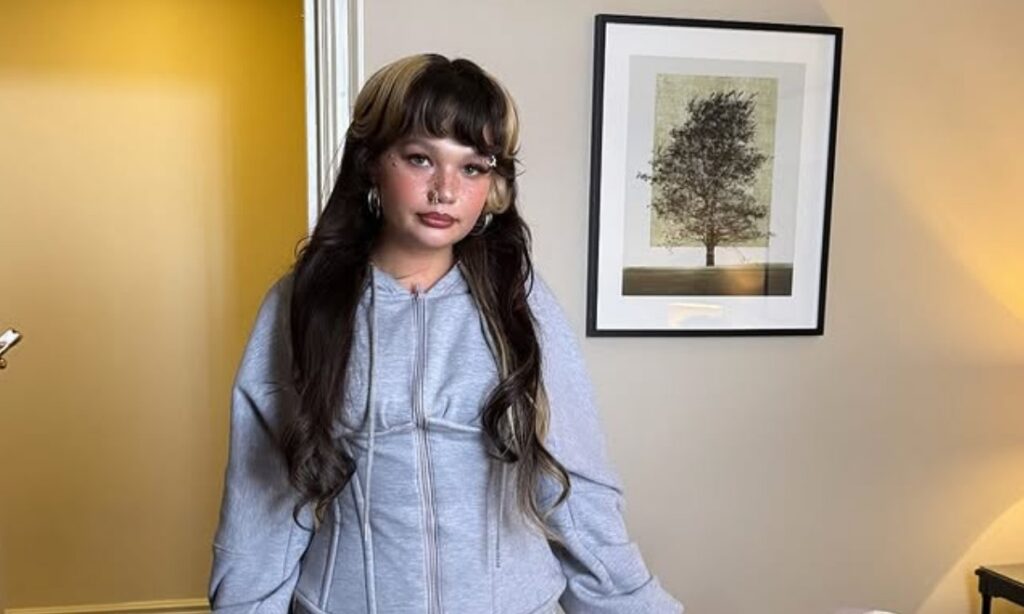 Lola Young Faces Backlash After Dramatic Onstage Collapse Goes Viral Amid Growing Pressure