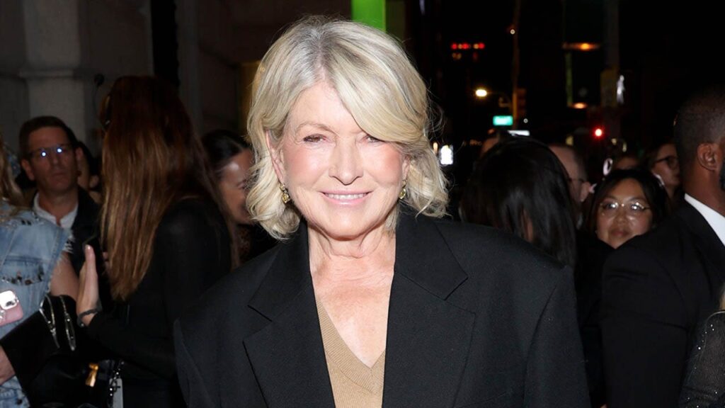Martha Stewart gets flooded with DMs after viral thirst trap photos