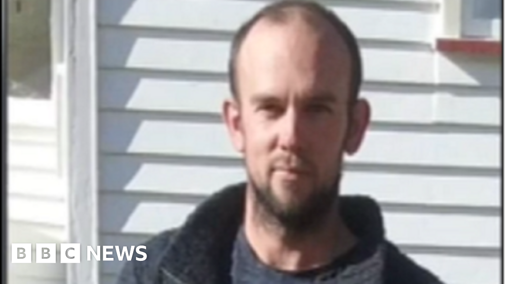 New Zealand fugitive dad killed by police
