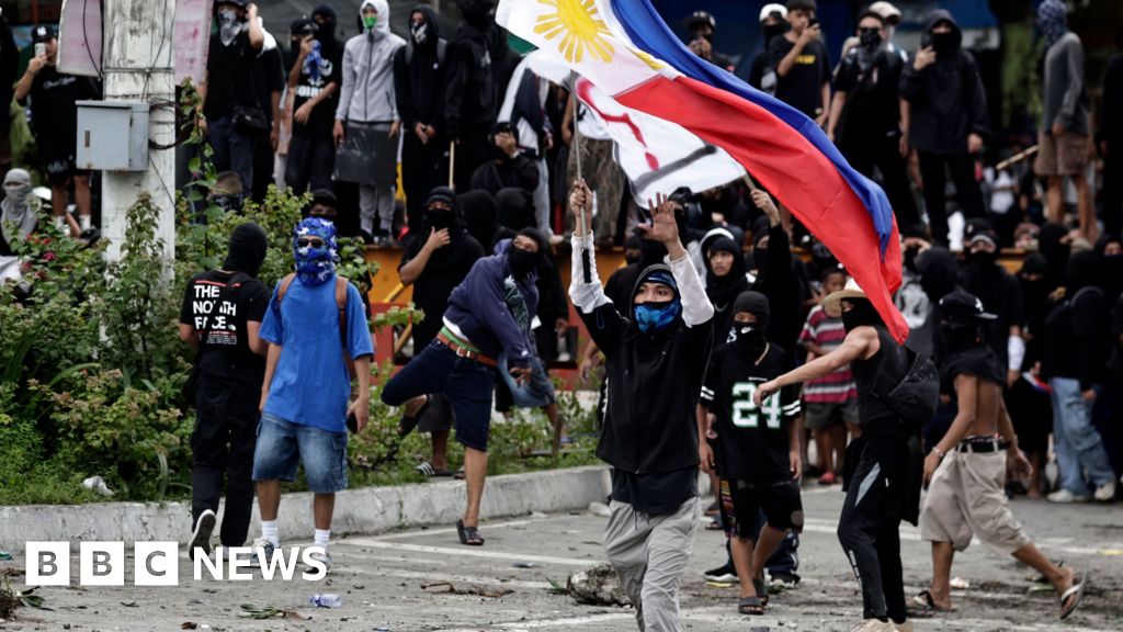 Philippines anti-corruption protests turn violent