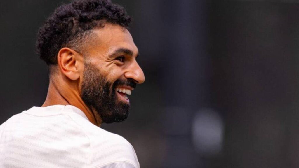 (Photo) Off the Pitch: Salah’s Viral Photo With Egypt’s Heart Surgery Legend