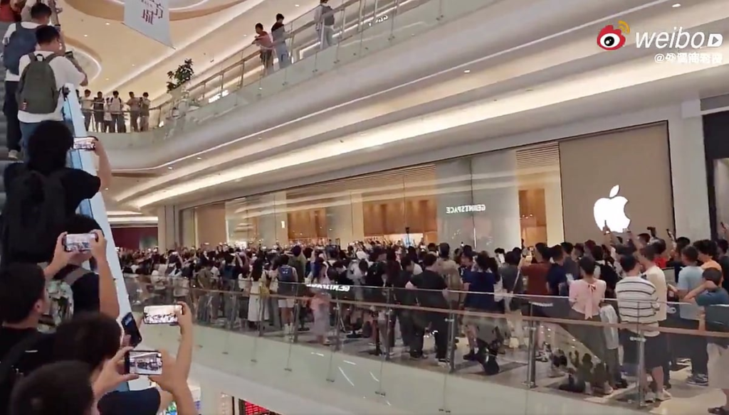 Price no barrier? Viral video show long queue at Apple store