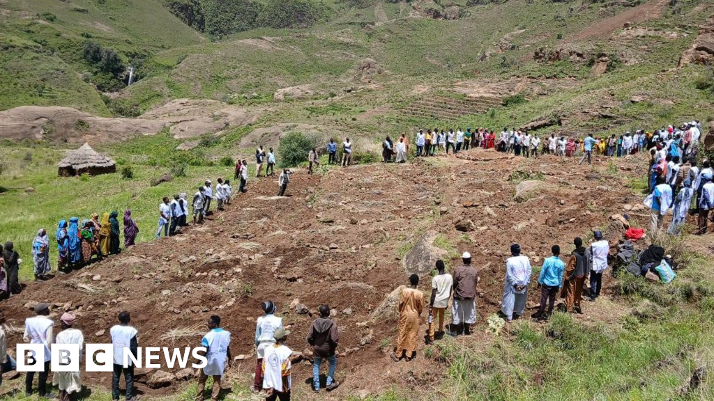 Sudanese villagers dig with hands to reach landslide victims, group says