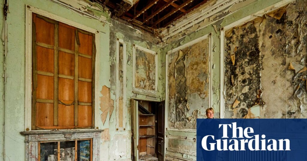 US actor battles UK council over restoration of ‘Downton Shabby’, his ancestral home | Greater Manchester
