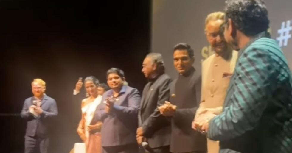 VIRAL: Gandhi Gets a Standing Ovation at TIFF