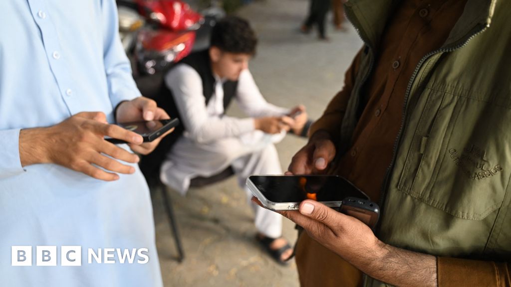 Afghans rejoice as internet returns after Taliban blackout
