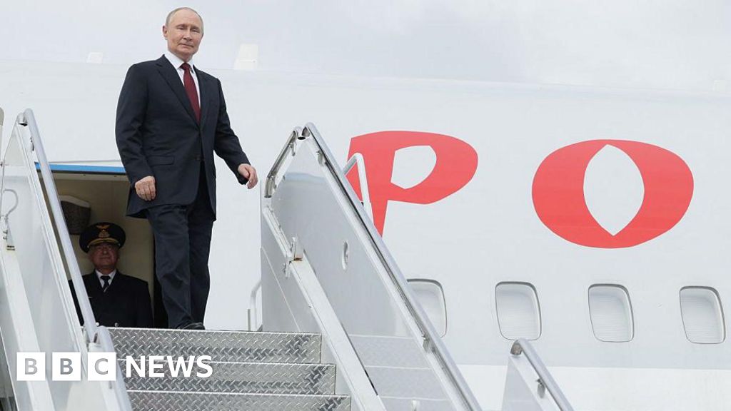 Can Putin's Flying Kremlin travel to through EU airspace to Budapest?