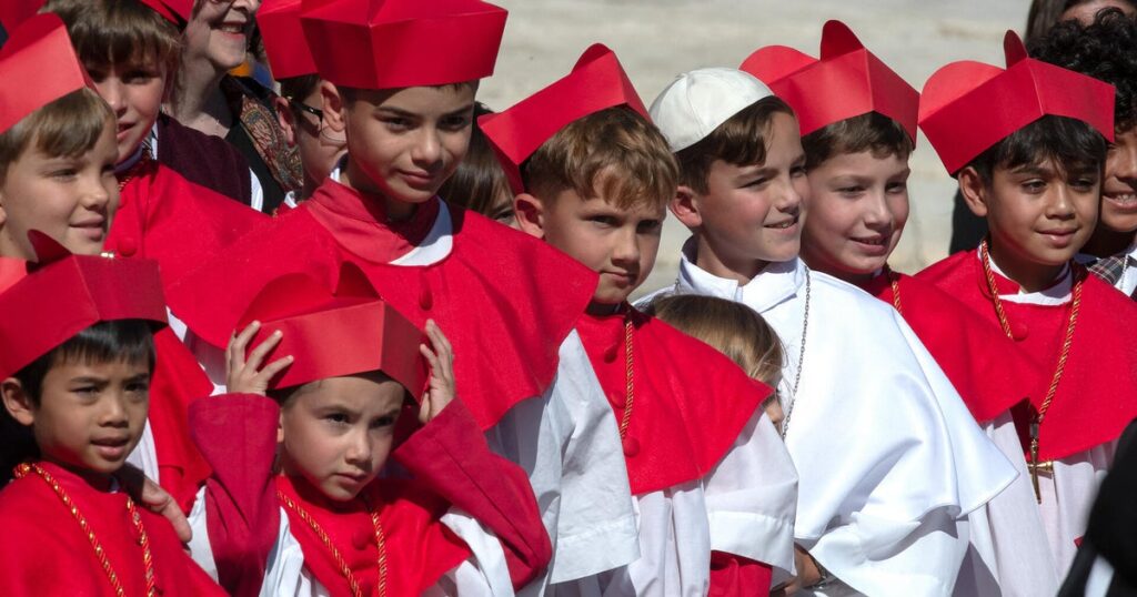 Chicago's viral "conclave kids" meet Pope Leo in Rome - CBS News