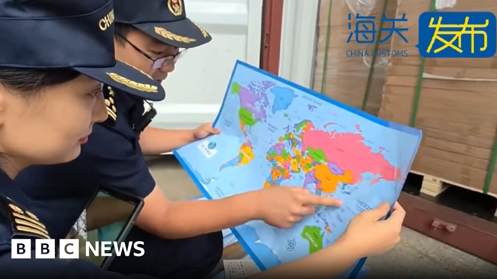 China seizes 60,000 maps over 'mislabelled' Taiwan