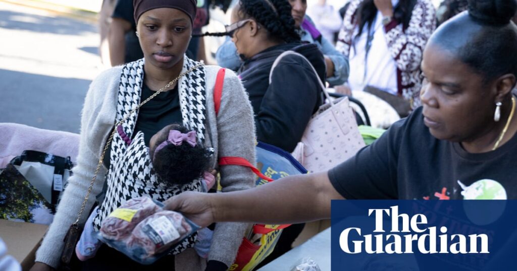 Federal workers squeezed as shutdown drags on: ‘I can’t believe we’re not going to get paid’ | US federal government shutdown 2025