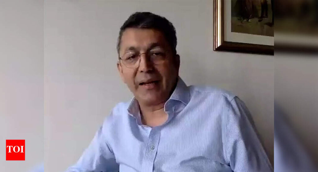 Filmmaker Kunal Kohli reacts to viral KBC moment; points at 'Overconfident' young Contestant | Hindi Movie News