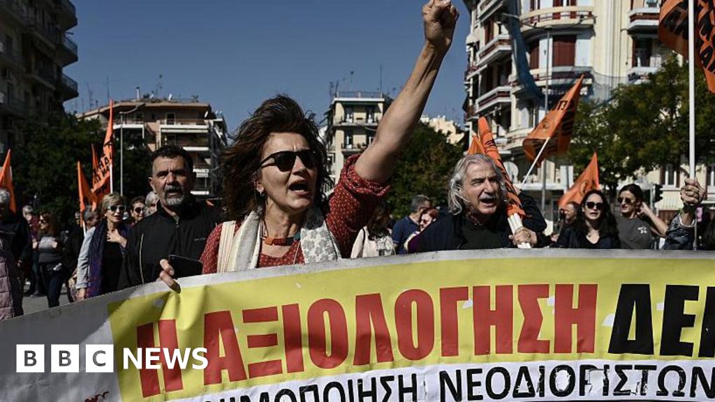 Greece passes labour law allowing 13-hour workdays in some cases