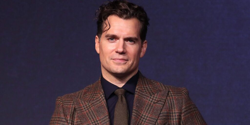 Henry Cavill's sexy shirtless photos go viral & fans go wild