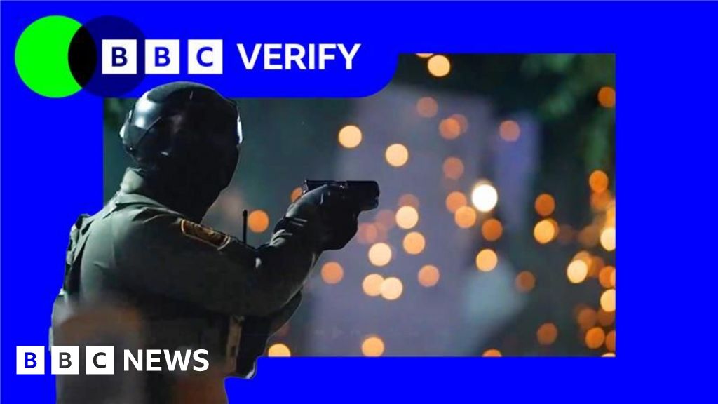 How an immigration raid on a Chicago apartment block unfolded