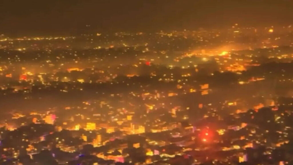 Man Sits On Roof Edge Of Nahargarh Fort, Captures Stunning Diwali View In Jaipur | Viral Video | Viral