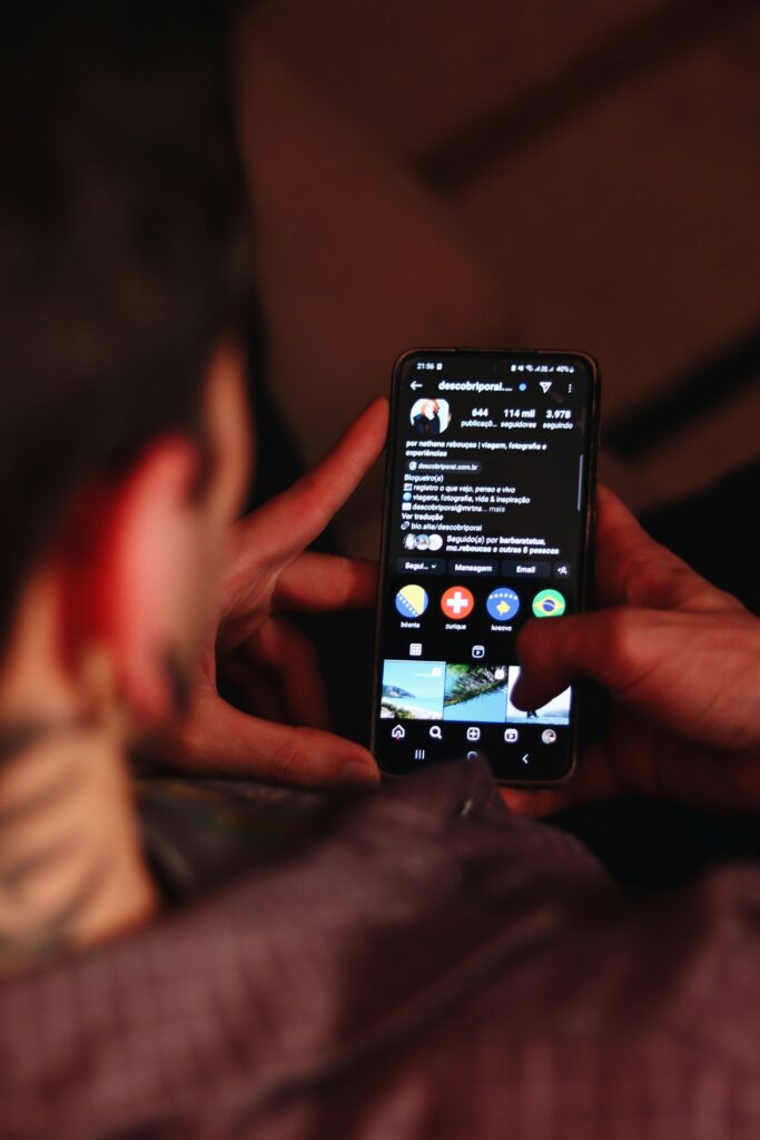 Share. Scroll. Explode: The Mechanics of Going Viral Today