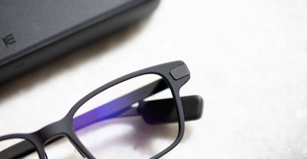 These AI glasses promised to make me smarter, and all I got was Clippy for my face