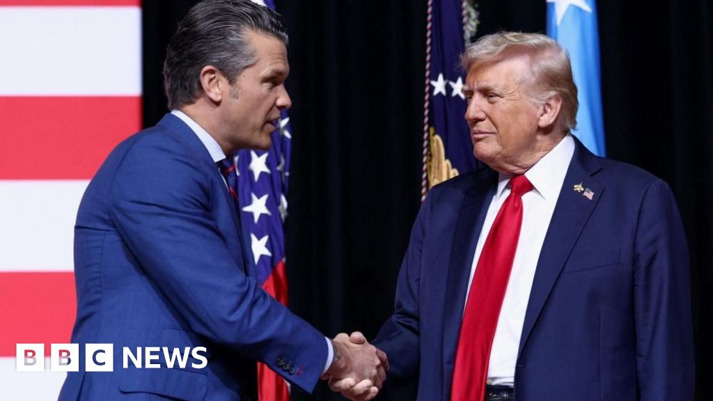 Trump directs Pentagon to pay troops during shutdown