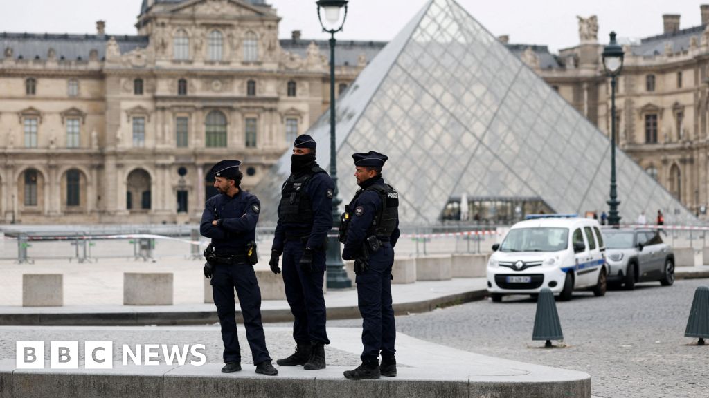 Two arrested over theft of jewels at Louvre, French media report