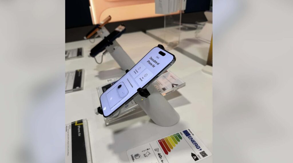 Viral Photo of Bent iPhone Air Reignites 'Bendgate' Durability Concerns