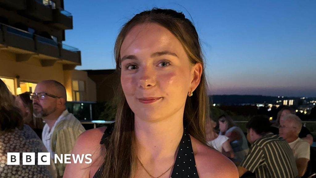 What is driving the decision to learn in a manual or automatic car?