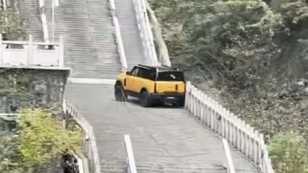 A Chinese Automaker Tried to Copy Range Rover's Viral Stair Climb. It Did Not End Well