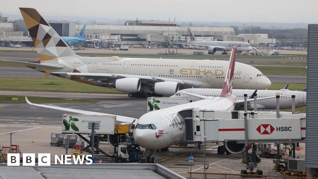 Heathrow's plan for longer third runway chosen by government