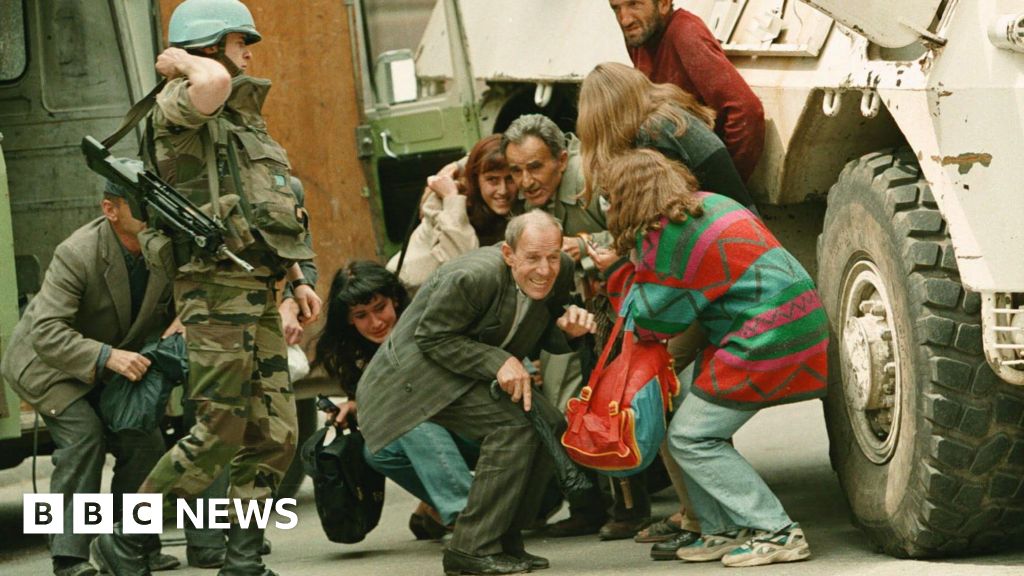 Italy probes claim that tourists paid to go to Bosnia to kill besieged civilians