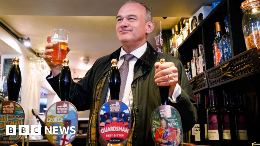 Lib Dems call for 5% VAT cut for pubs and restaurants