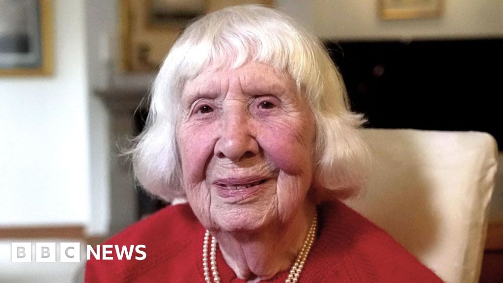 Oldest victim of Post Office scandal, 92, receives final payout