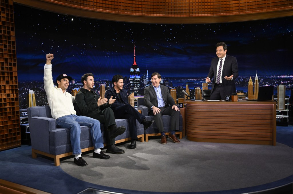Scott Kelly Meets Jonas Brothers on 'Fallon' Following Viral Moment