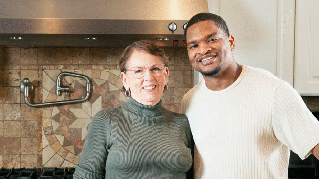 Viral Thanksgiving grandma and guest spend 10th holiday together